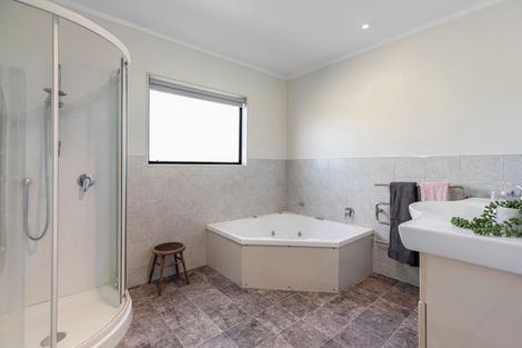 Photo of property in 8 Claridge Place, Mount Maunganui, 3116