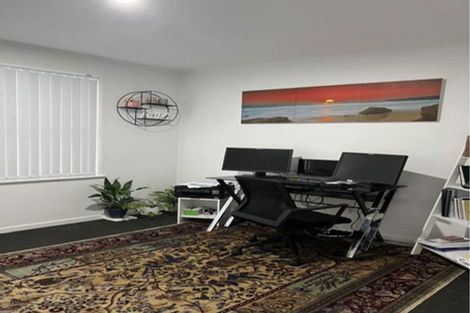 Photo of property in 2 Lowtherhurst Road, Massey, Auckland, 0614