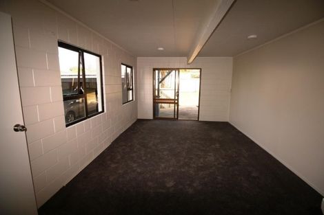 Photo of property in 42 Roberts Road, Te Atatu South, Auckland, 0610