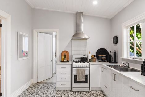 Photo of property in 14 Root Street, Gisborne, 4010