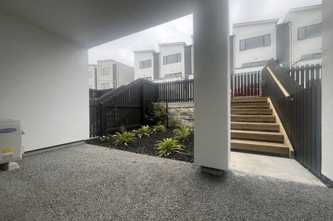 Photo of property in 2 Mikoikoi Crescent, Mangere Bridge, Auckland, 2022