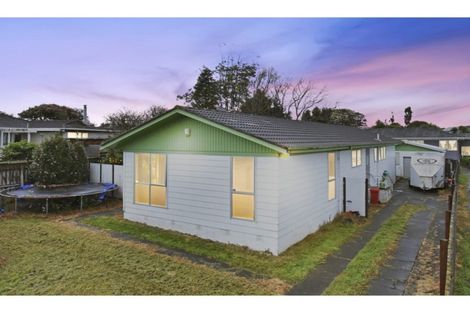Photo of property in 8 Becker Drive, Weymouth, Auckland, 2103