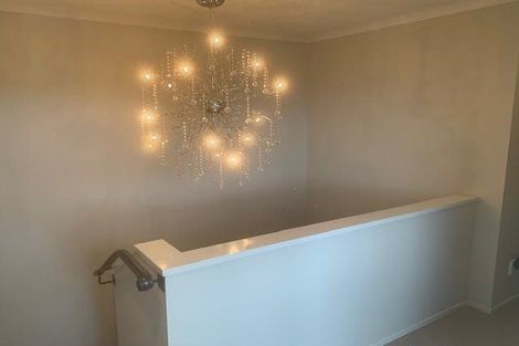 Photo of property in 28 Heidi Crescent, Flat Bush, Auckland, 2016