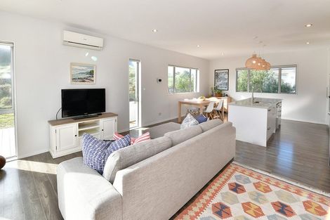Photo of property in 33 Kaipuke Crescent, Gulf Harbour, Whangaparaoa, 0930