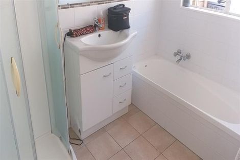 Photo of property in 3 Bernina Place, Weymouth, Auckland, 2103