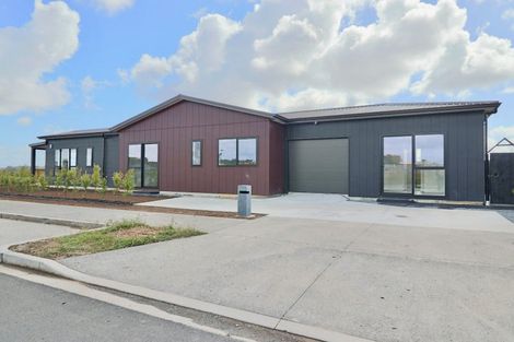 Photo of property in 13 Ngakau Road, Karaka, 2113