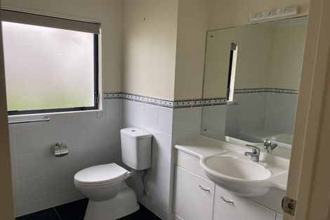 Photo of property in 40 Sunvista Avenue, Oteha, Auckland, 0632