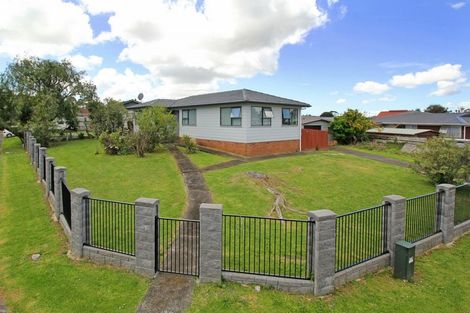 Photo of property in 9 Staverton Crescent, Mangere, Auckland, 2022