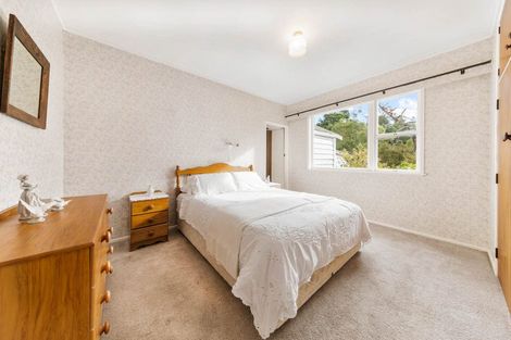 Photo of property in 2 Kay Road, Swanson, Auckland, 0614