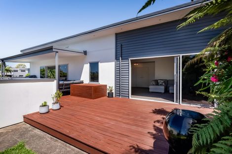 Photo of property in 82 Awanui Street, Merrilands, New Plymouth, 4312