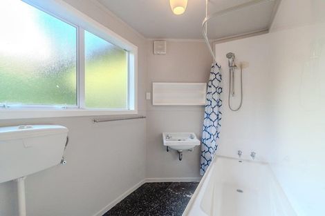 Photo of property in 106a Newlands Road, Newlands, Wellington, 6037