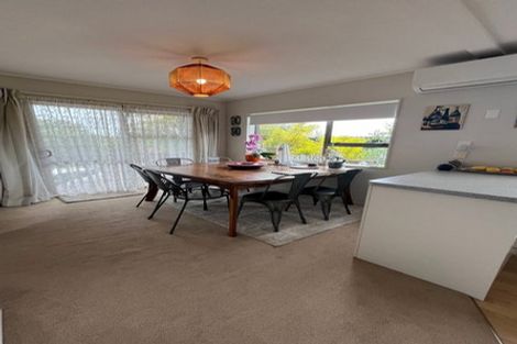 Photo of property in 2/576 Beach Road, Rothesay Bay, Auckland, 0630