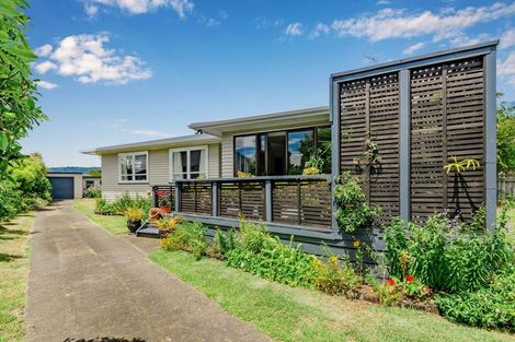 Photo of property in 37 Mazengarb Road, Paraparaumu Beach, Paraparaumu, 5032