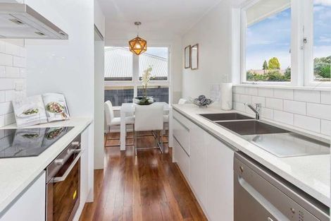 Photo of property in 8a White Road, Manurewa, Auckland, 2102