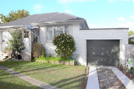 Photo of property in 90 Matipo Road, Te Atatu Peninsula, Auckland, 0610