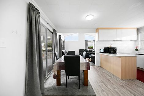 Photo of property in 10 Bremridge Place, Melville, Hamilton, 3206