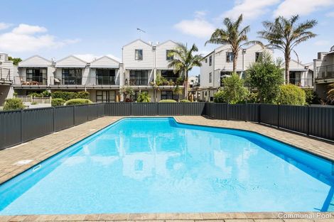 Photo of property in 24/8 Carolina Place, Albany, Auckland, 0632