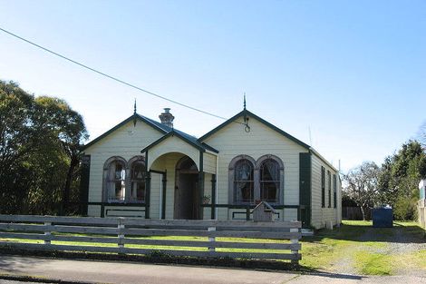 Photo of property in 19 Oxford Street, Marton, 4710