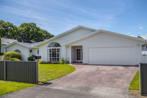 Photo of property in 15 Wood Street, Greytown, 5712