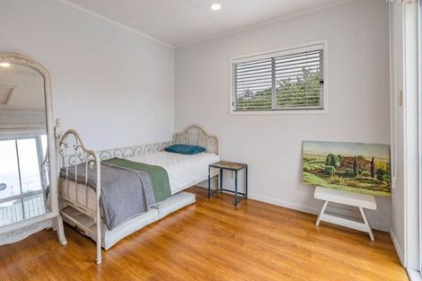 Photo of property in 2/18 Ocean View Road, Northcote, Auckland, 0627