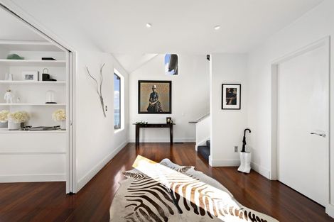 Photo of property in 5 Bayview Terrace, Oriental Bay, Wellington, 6011
