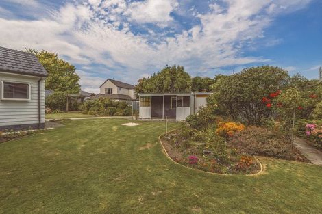 Photo of property in 25 Derrett Place, Saint Martins, Christchurch, 8022