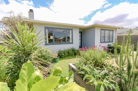Photo of property in 3 Manuka Street, Castlecliff, Whanganui, 4501