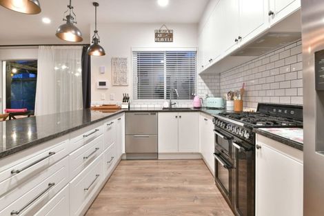 Photo of property in 18 Flavell Drive, Orewa, 0931