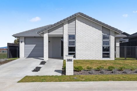 Photo of property in 8 Whakatipu Street, Temple View, Hamilton, 3218