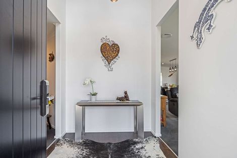 Photo of property in 9 Lady Jocelyn Place, Whitianga, 3510