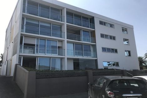 Photo of property in Seaview Apartments, 8/64 Milford Road, Milford, Auckland, 0620