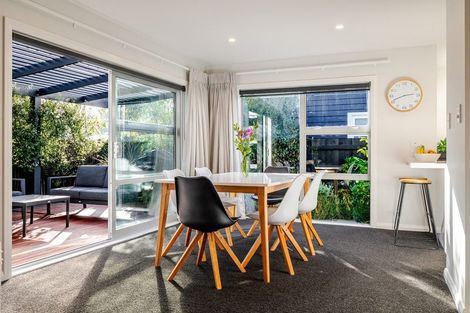 Photo of property in 2a Alton Place, Hokowhitu, Palmerston North, 4410