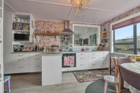 Photo of property in 21 Mills Street, Eltham, 4322