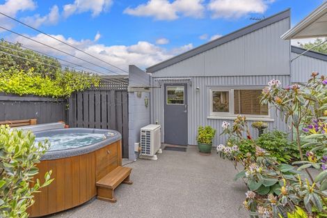 Photo of property in 41 Sandwich Road, Beckenham, Christchurch, 8023