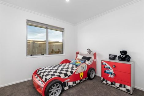 Photo of property in 19 Papa Orchard Drive, Kumeu, 0810