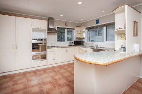 Photo of property in 10 Woodcote Drive, Glenfield, Auckland, 0629