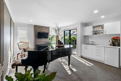 Photo of property in 12 Autere Street, Strandon, New Plymouth, 4312
