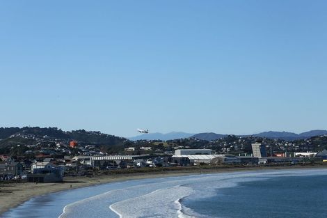 Photo of property in 274 Queens Drive, Lyall Bay, Wellington, 6022