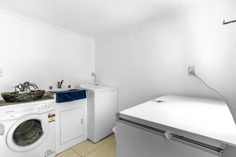 Photo of property in 4 Albert Street, Winton, 9720