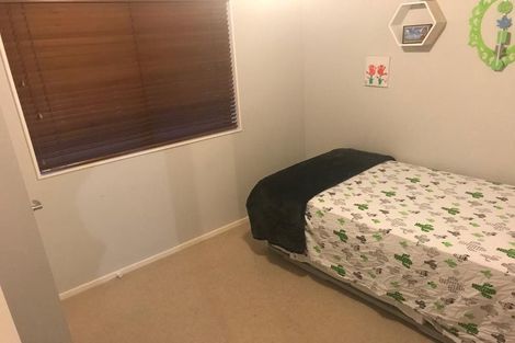 Photo of property in 4 Peachgrove Road, Te Atatu Peninsula, Auckland, 0610