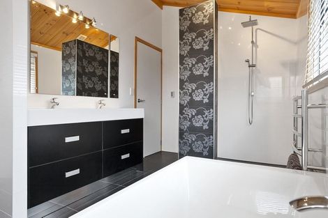 Photo of property in 7 Leeward Drive, Whitianga, 3510