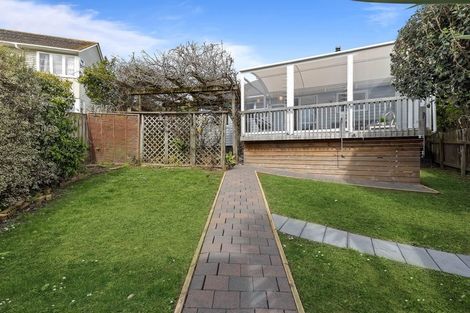 Photo of property in 42 Philomel Crescent, Bayswater, Auckland, 0622