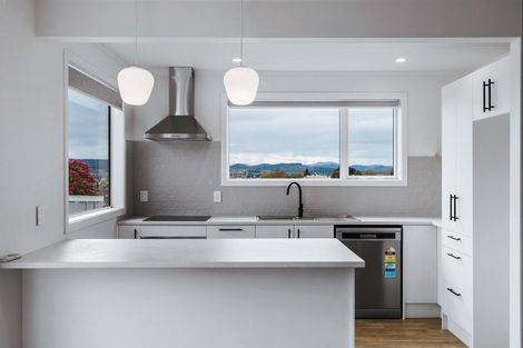 Photo of property in 38 Puriri Street, Hilltop, Taupo, 3330