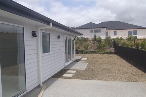 Photo of property in 21 Eastview Crescent, Stanmore Bay, Whangaparaoa, 0932