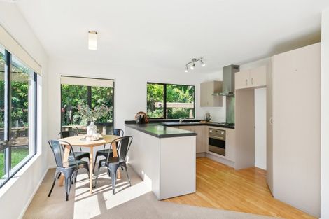 Photo of property in 7b Lyndfield Lane, Newlands, Wellington, 6037