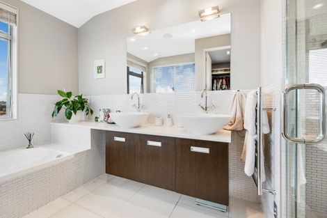 Photo of property in 39 Grand Drive, Orewa, 0931