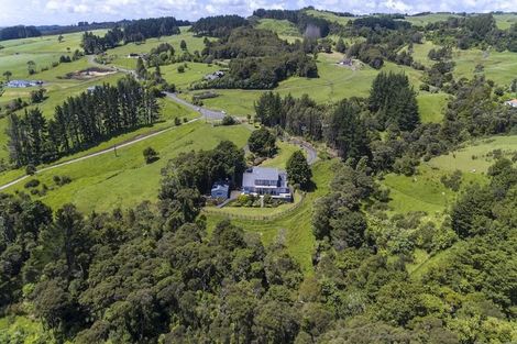 Photo of property in 384 Mangakura Road, Helensville, 0875