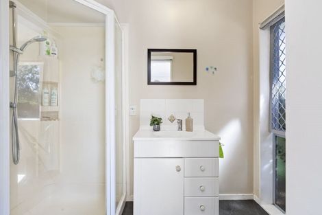 Photo of property in 10 Ryden Place, Glen Eden, Auckland, 0602