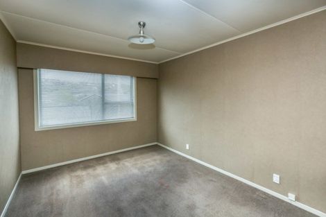 Photo of property in 27 Rospeath Crescent, Spotswood, New Plymouth, 4310