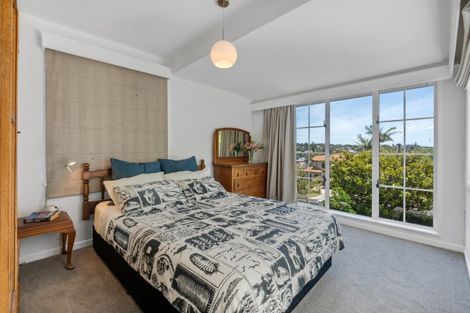 Photo of property in 4 Liston Crescent, Cockle Bay, Auckland, 2014